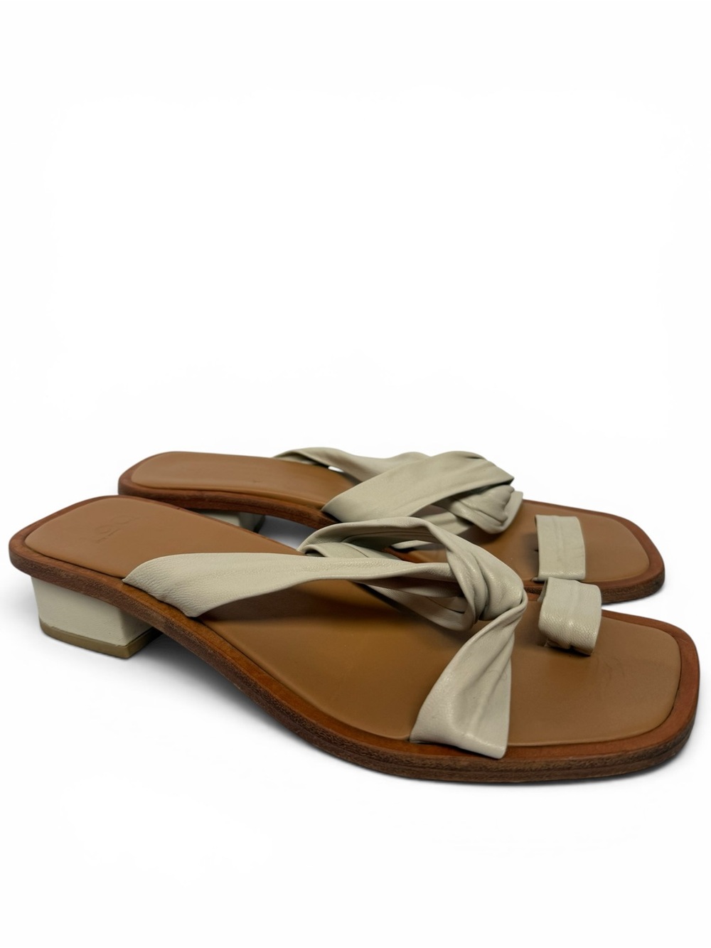 LOQ Leather Knot Toe Ring Sandals Size 40 Ivory Block Heel